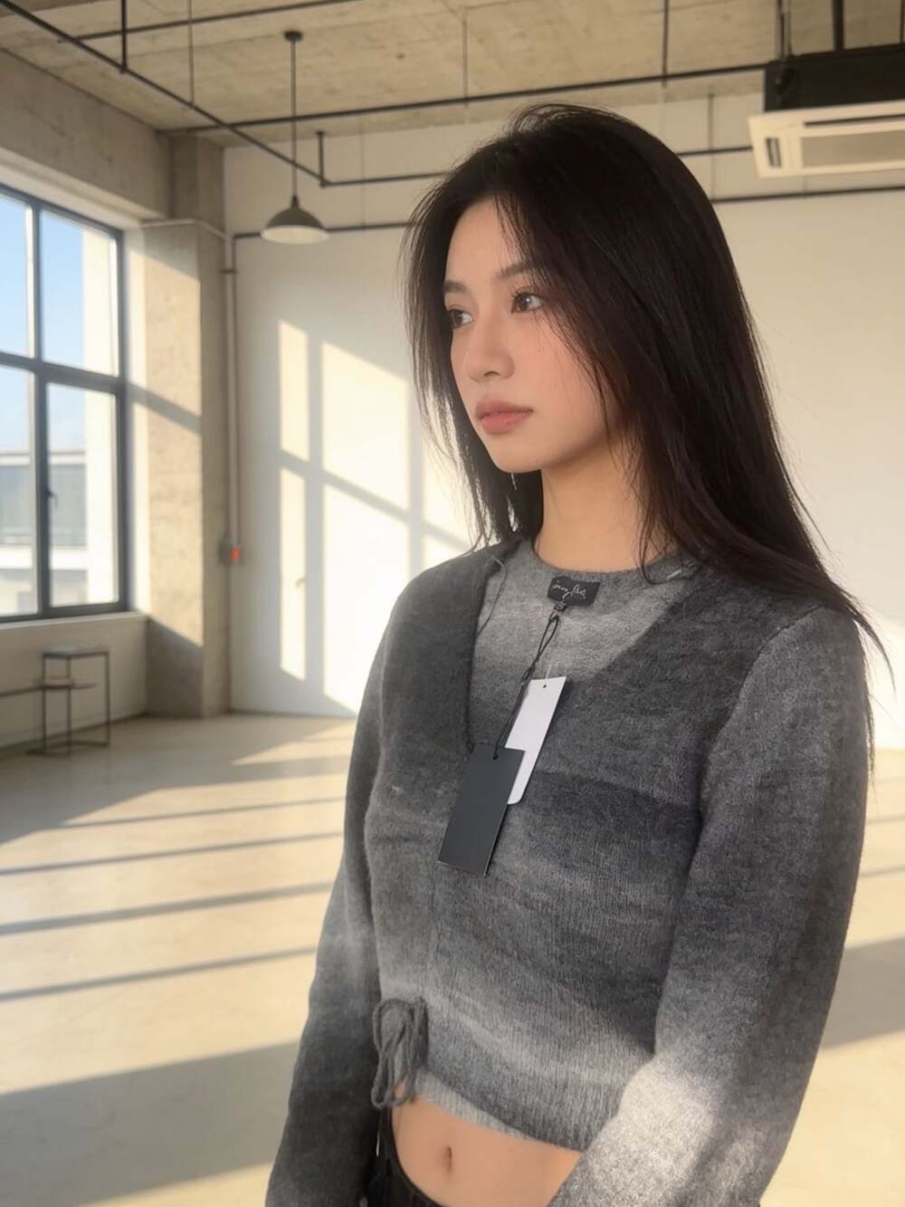 Emory Park Grey Gradient Ombre V-Neck Knit Cropped Sweater
